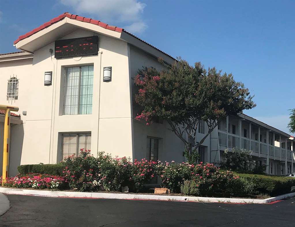 Motel Red Roof 2*